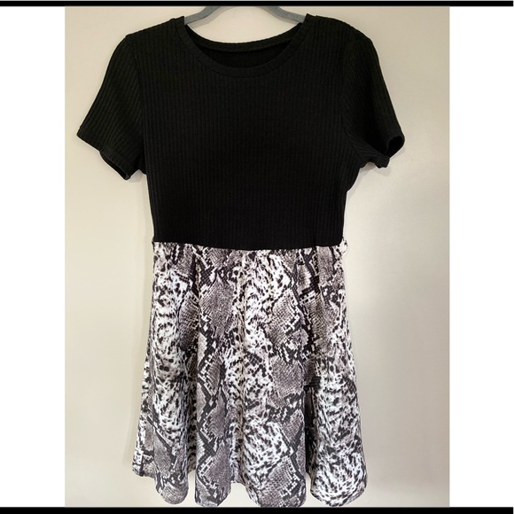 Shein Dress - Picture 1 of 1